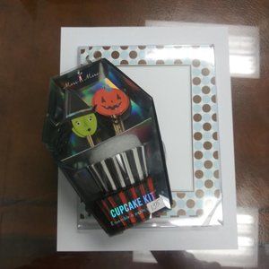 Cupcake Decor & Note Cards